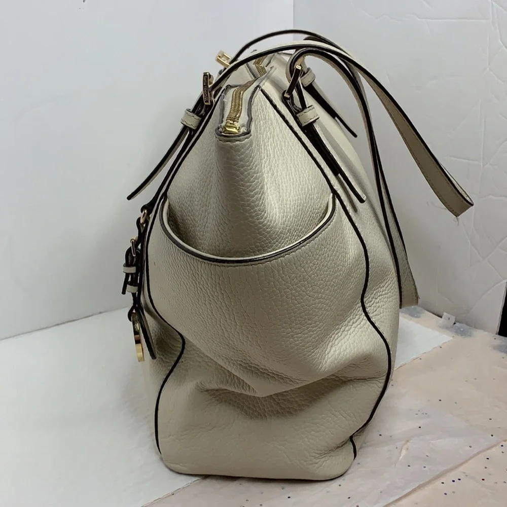 Michael Kors Jet Set Tote in Vanilla